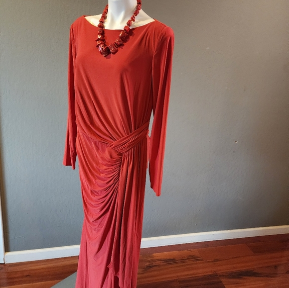 ❤️Mac Duggal Red Long Sleeve Keyhole Draped Gown in Size 14~ Style 26714 BRK❤️ - Picture 5 of 10